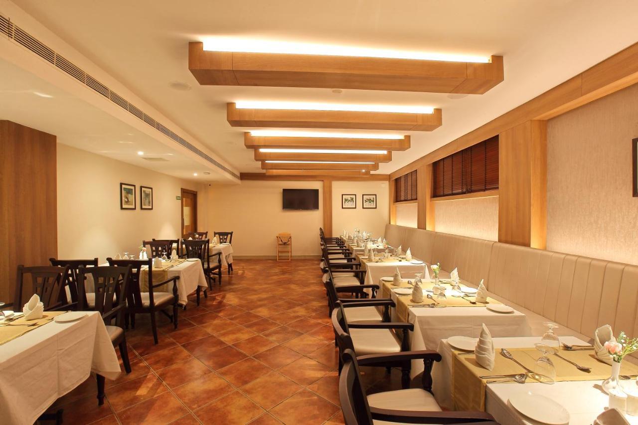 Hotel Crystal Plaza Kochi Eksteriør billede